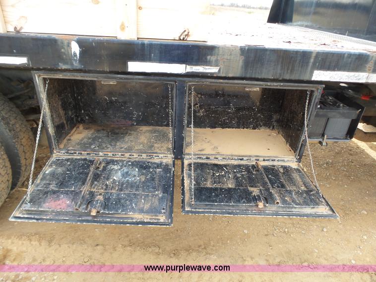 image for item L6277 1999 Ford F800 dump truck