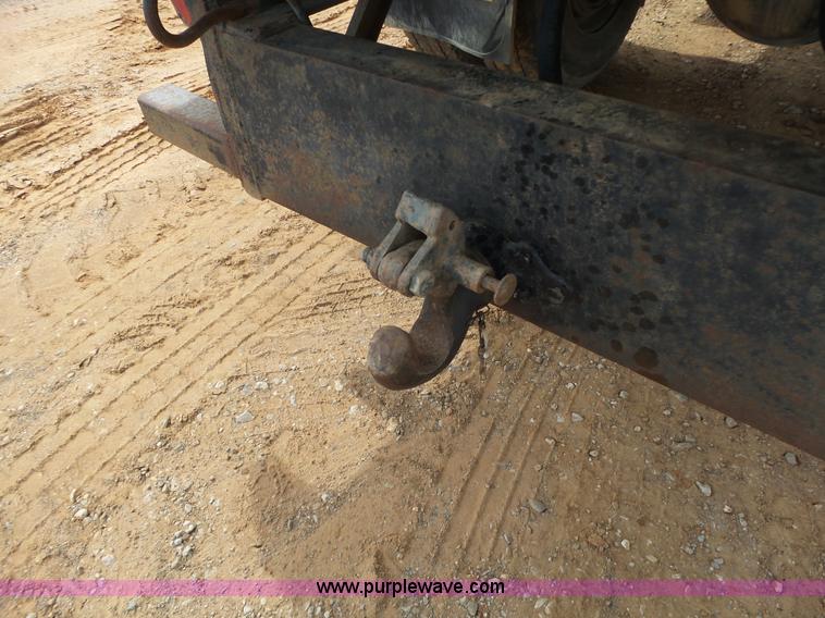 image for item L6277 1999 Ford F800 dump truck