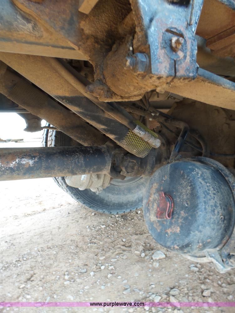 image for item L6277 1999 Ford F800 dump truck