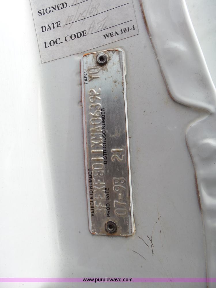 image for item L6277 1999 Ford F800 dump truck