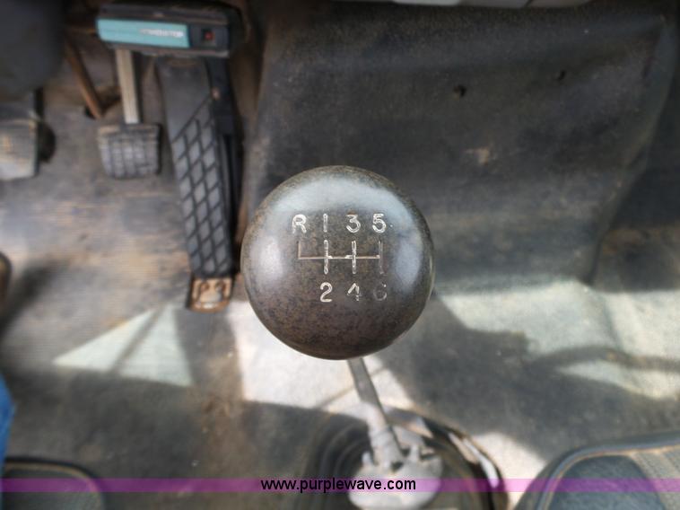 image for item L6277 1999 Ford F800 dump truck