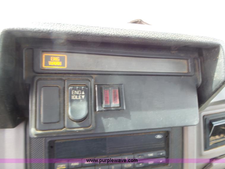 image for item L6277 1999 Ford F800 dump truck