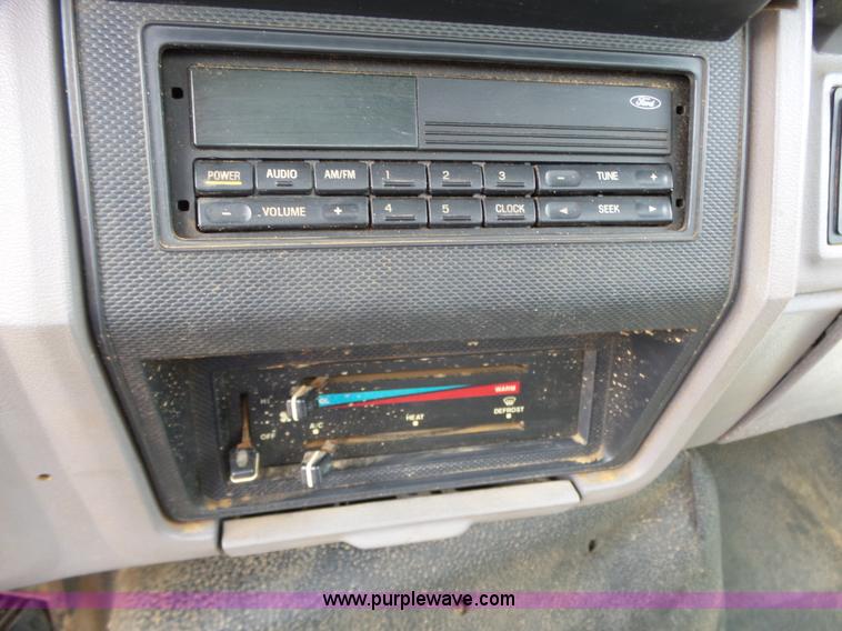 image for item L6277 1999 Ford F800 dump truck