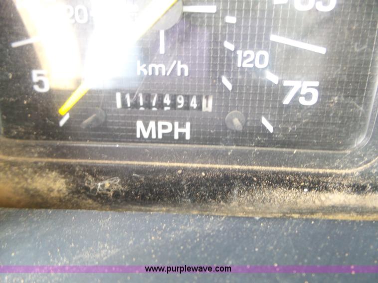 image for item L6277 1999 Ford F800 dump truck