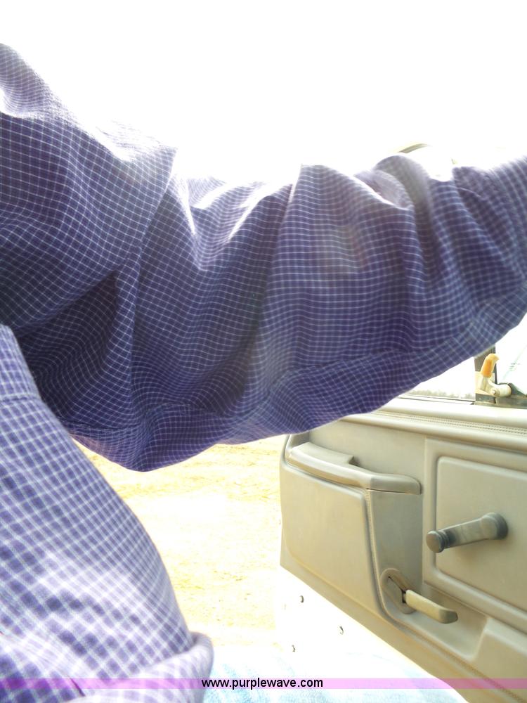 image for item L6277 1999 Ford F800 dump truck