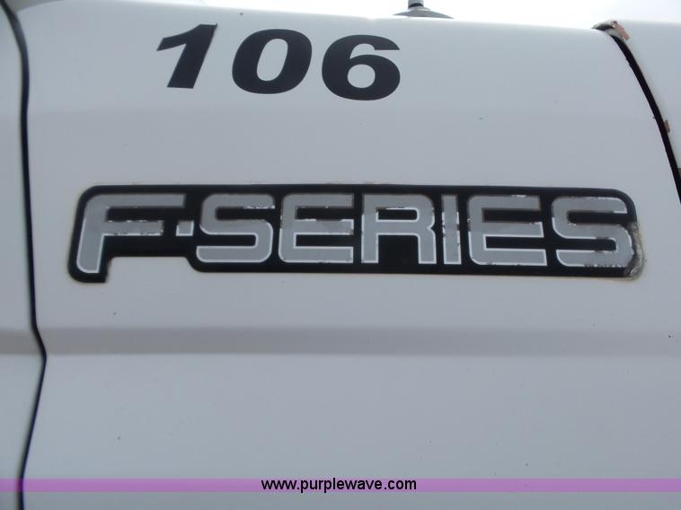 image for item L6277 1999 Ford F800 dump truck