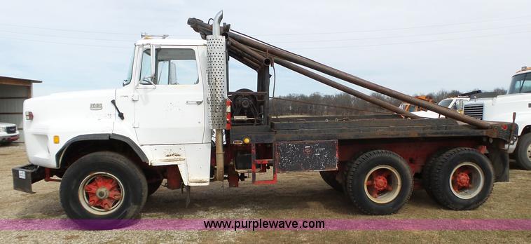 image for item L6279 1981 Ford LTS9000 flatbed truck