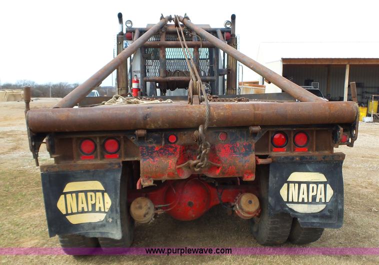 image for item L6279 1981 Ford LTS9000 flatbed truck