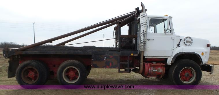 image for item L6279 1981 Ford LTS9000 flatbed truck