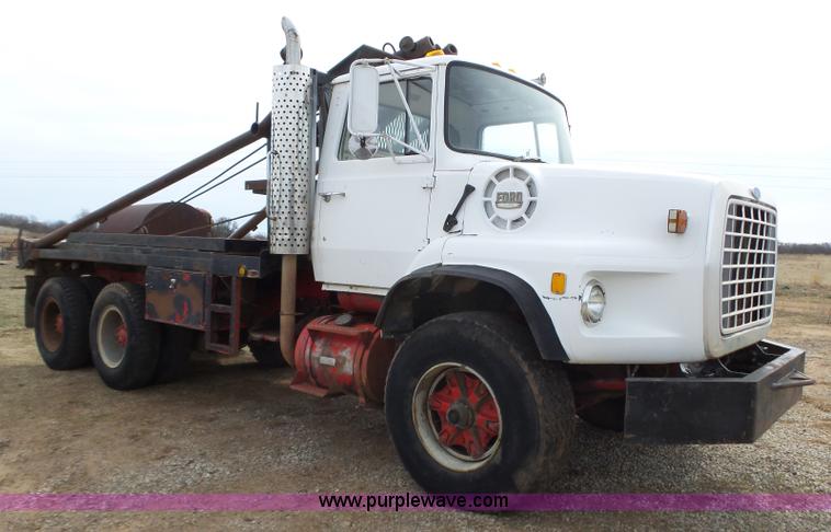 image for item L6279 1981 Ford LTS9000 flatbed truck