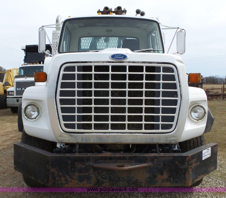 image for item L6279 1981 Ford LTS9000 flatbed truck