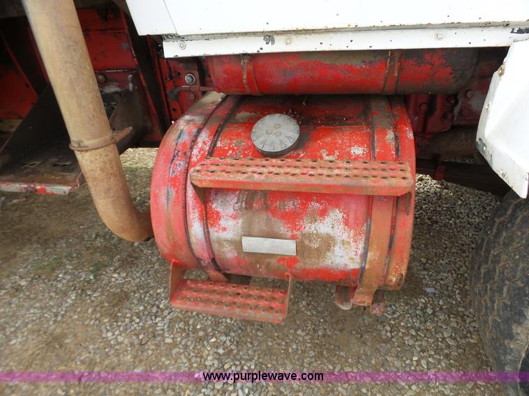 image for item L6279 1981 Ford LTS9000 flatbed truck