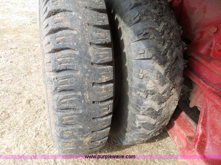 image for item L6279 1981 Ford LTS9000 flatbed truck