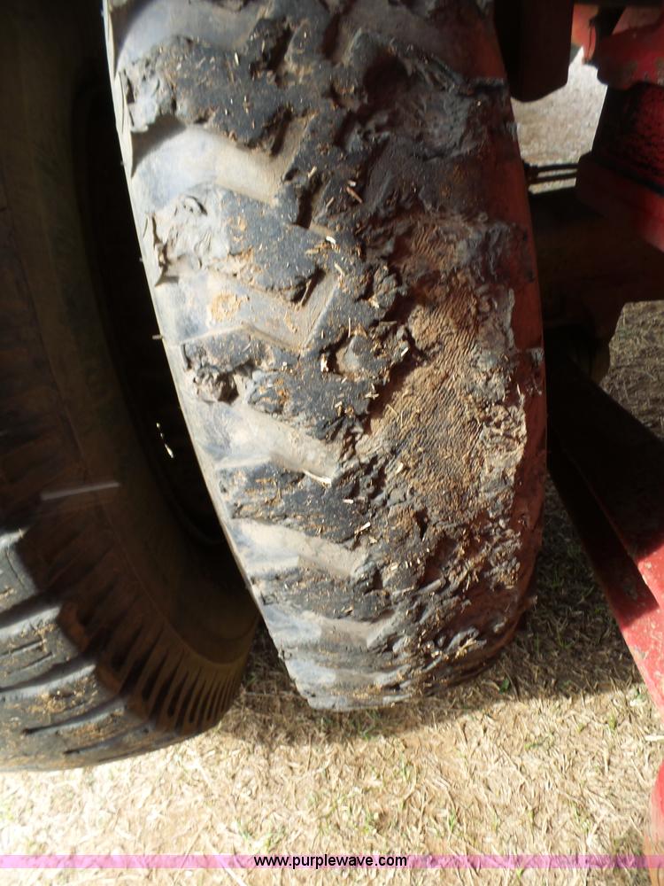 image for item L6279 1981 Ford LTS9000 flatbed truck