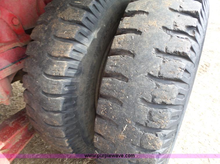 image for item L6279 1981 Ford LTS9000 flatbed truck