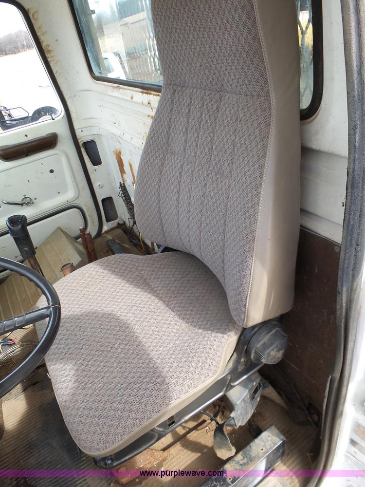 image for item L6279 1981 Ford LTS9000 flatbed truck