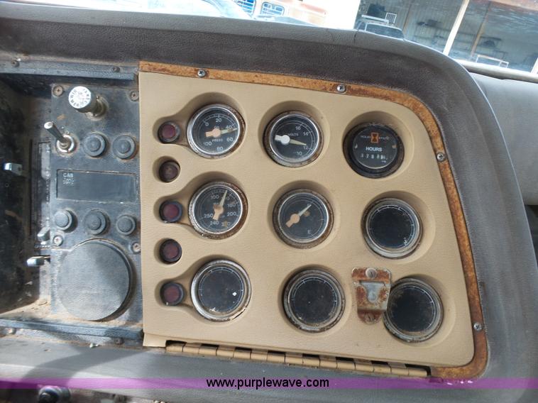 image for item L6279 1981 Ford LTS9000 flatbed truck