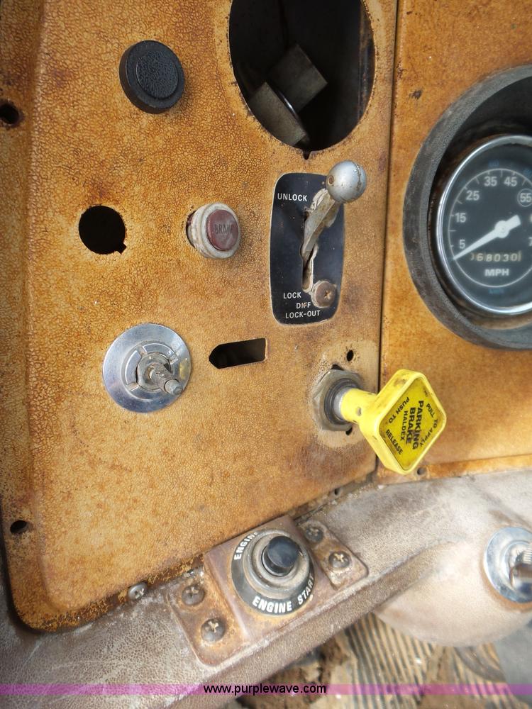 image for item L6279 1981 Ford LTS9000 flatbed truck