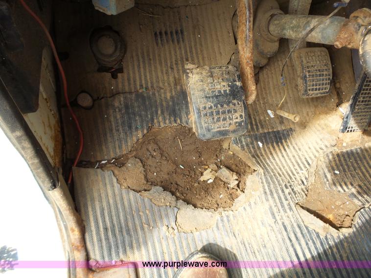 image for item L6279 1981 Ford LTS9000 flatbed truck