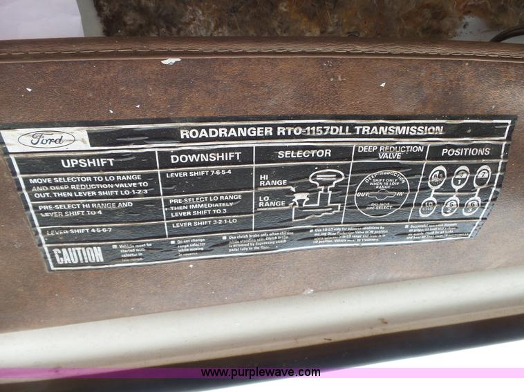 image for item L6279 1981 Ford LTS9000 flatbed truck