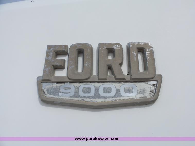 image for item L6279 1981 Ford LTS9000 flatbed truck