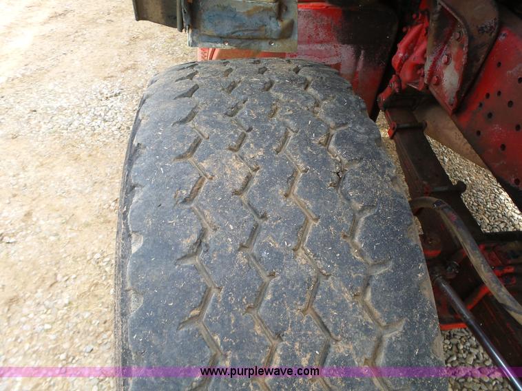 image for item L6279 1981 Ford LTS9000 flatbed truck