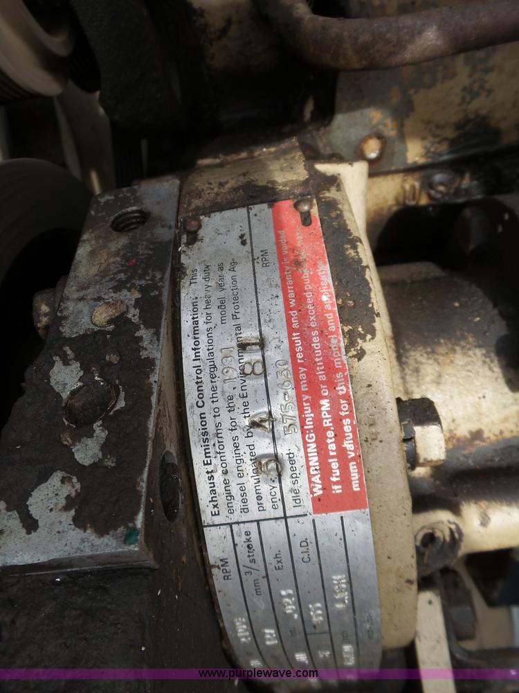 image for item L6279 1981 Ford LTS9000 flatbed truck