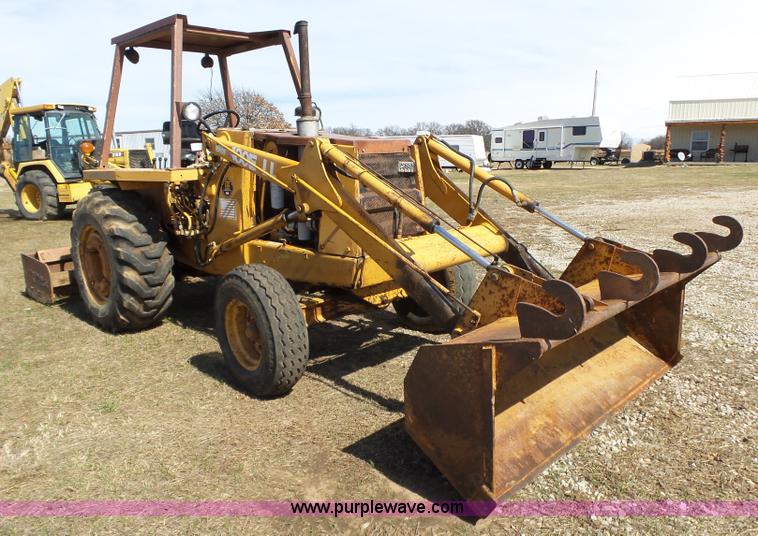 image for item L6281 1988 Case 480E landscape tractor