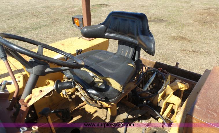image for item L6281 1988 Case 480E landscape tractor