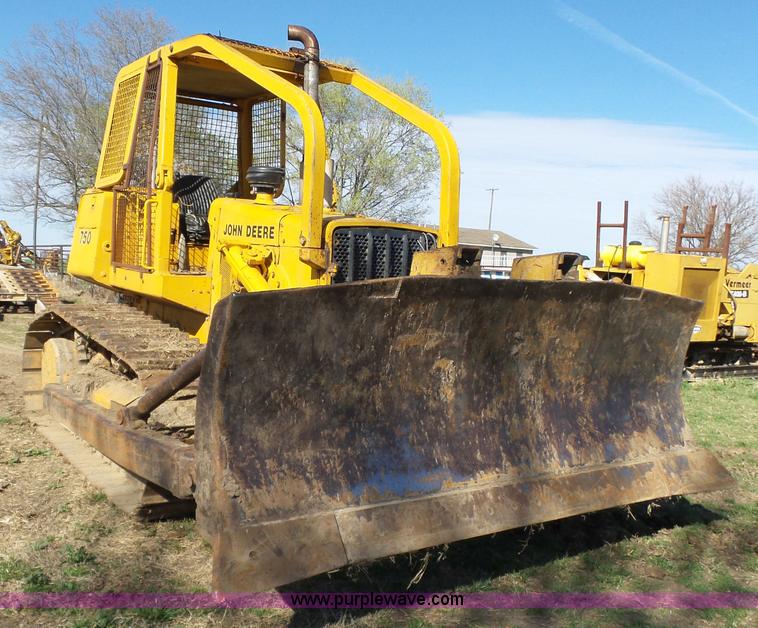 image for item L6282 1980 John Deere 750E dozer