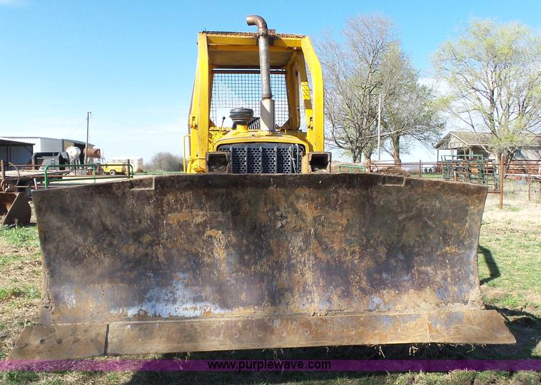 image for item L6282 1980 John Deere 750E dozer