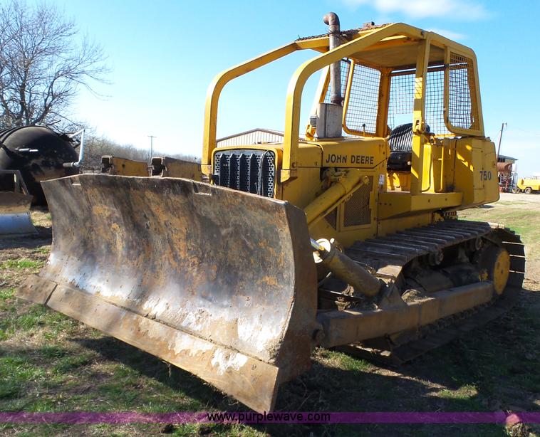 image for item L6282 1980 John Deere 750E dozer