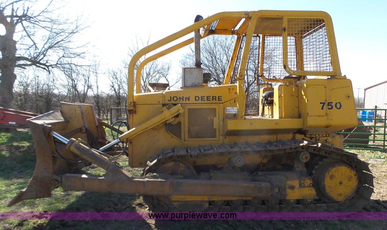 image for item L6282 1980 John Deere 750E dozer