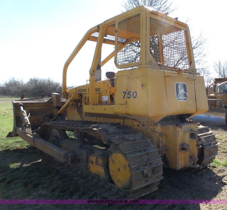 image for item L6282 1980 John Deere 750E dozer