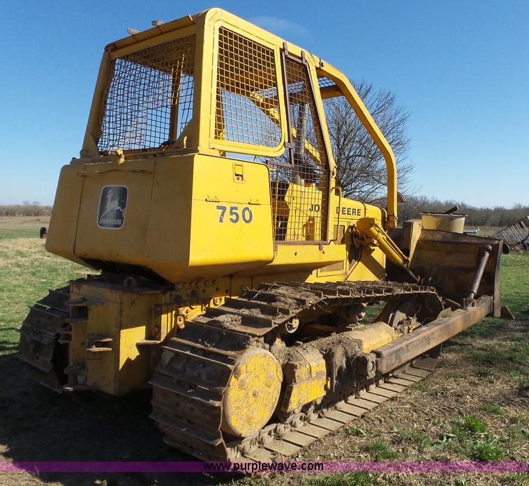 image for item L6282 1980 John Deere 750E dozer
