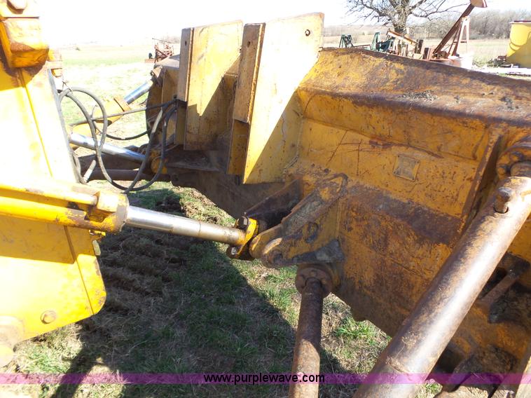 image for item L6282 1980 John Deere 750E dozer