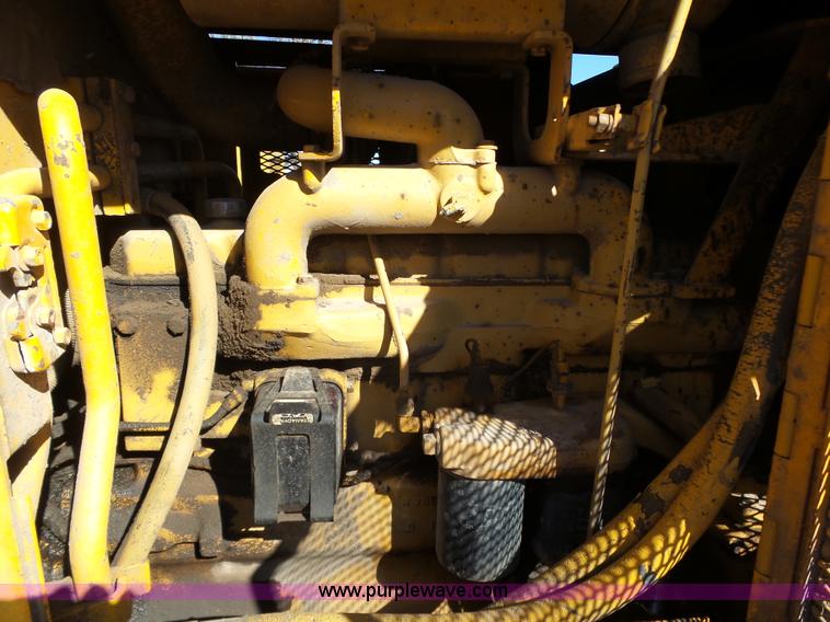 image for item L6282 1980 John Deere 750E dozer