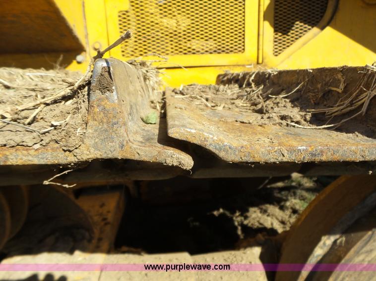 image for item L6282 1980 John Deere 750E dozer