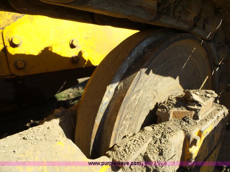 image for item L6282 1980 John Deere 750E dozer