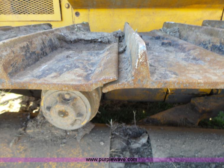 image for item L6282 1980 John Deere 750E dozer