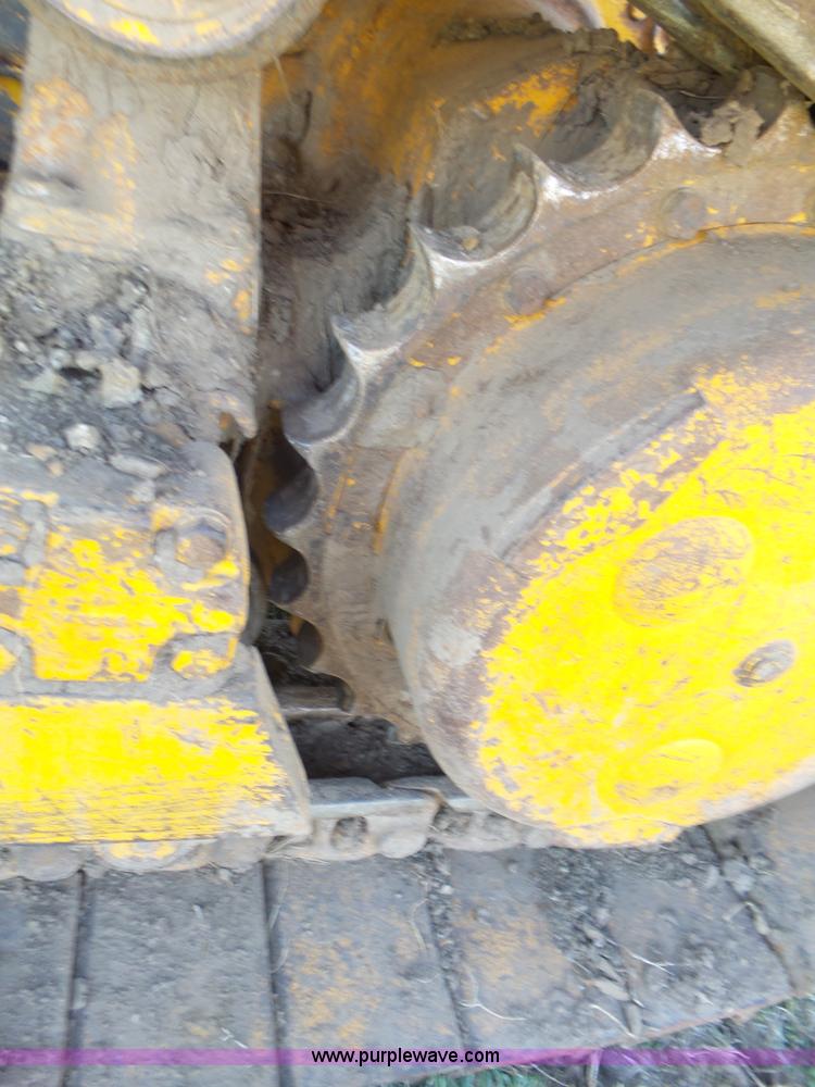 image for item L6282 1980 John Deere 750E dozer