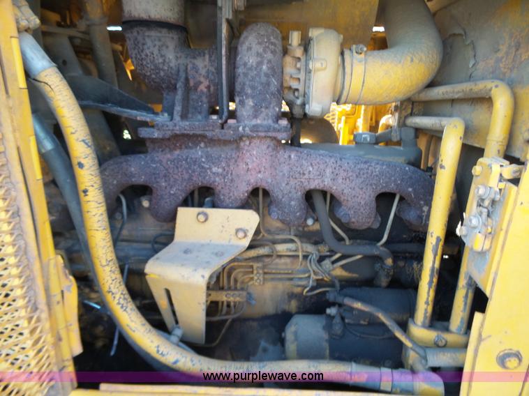 image for item L6282 1980 John Deere 750E dozer