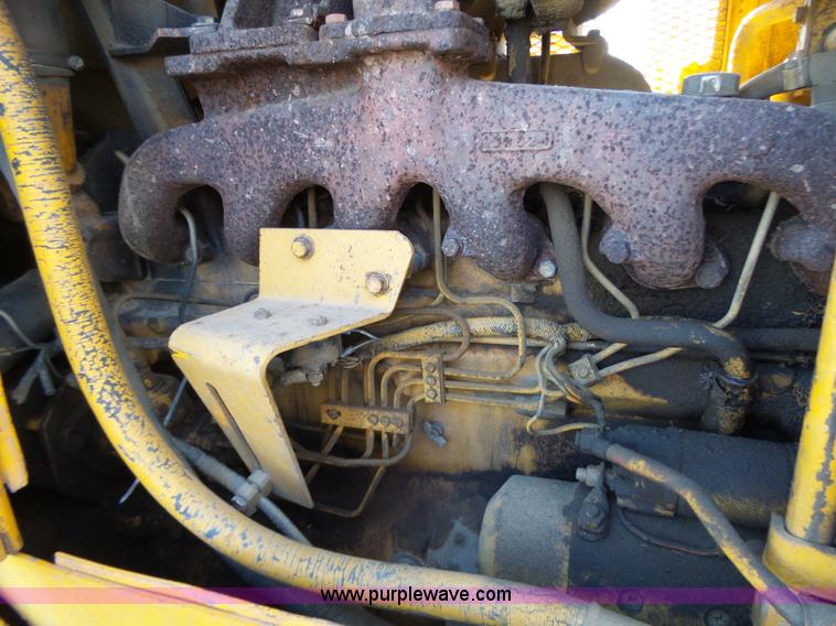 image for item L6282 1980 John Deere 750E dozer