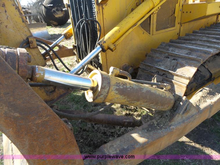 image for item L6282 1980 John Deere 750E dozer