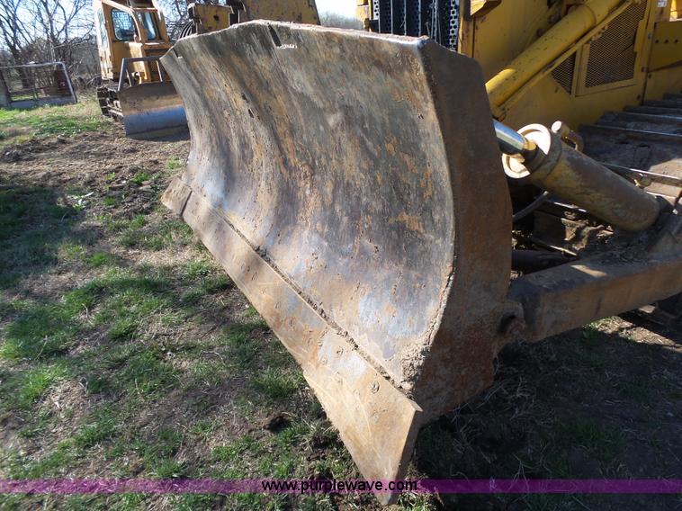 image for item L6282 1980 John Deere 750E dozer