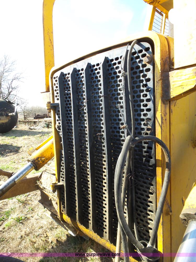 image for item L6282 1980 John Deere 750E dozer