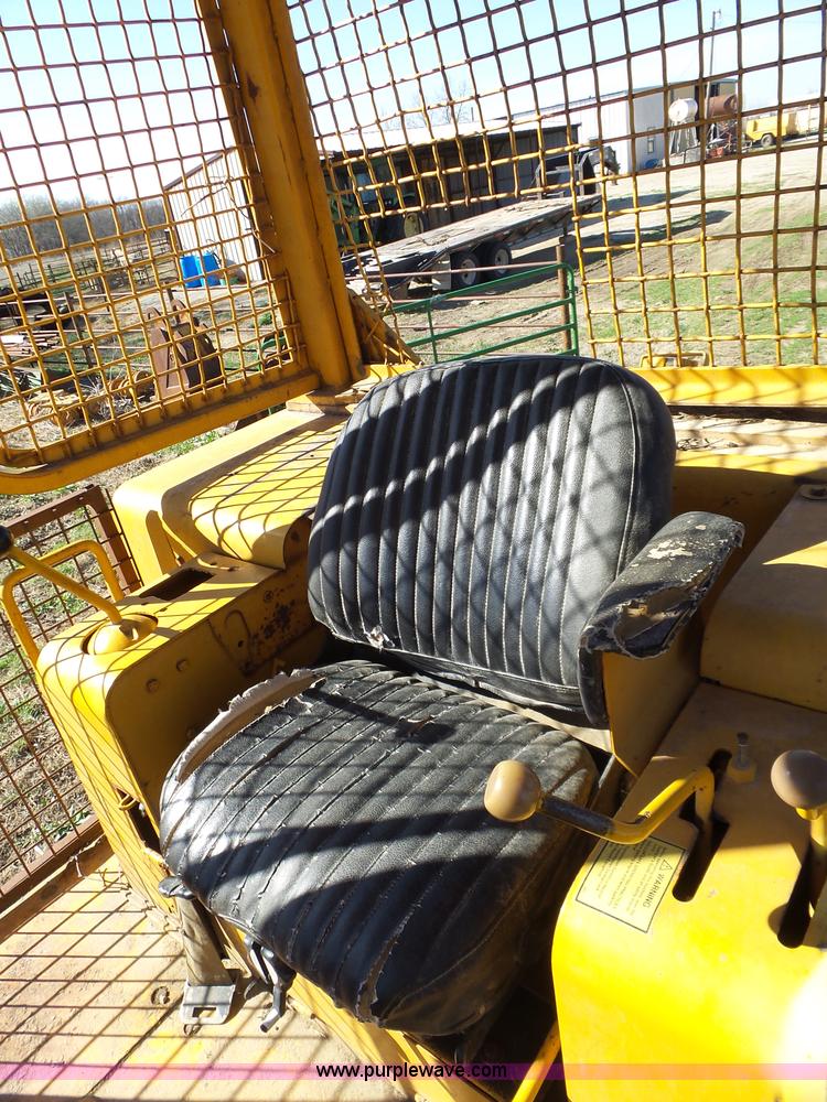 image for item L6282 1980 John Deere 750E dozer