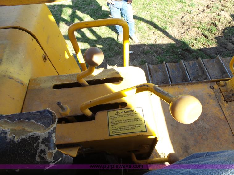 image for item L6282 1980 John Deere 750E dozer