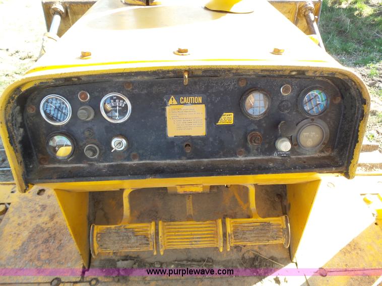 image for item L6282 1980 John Deere 750E dozer