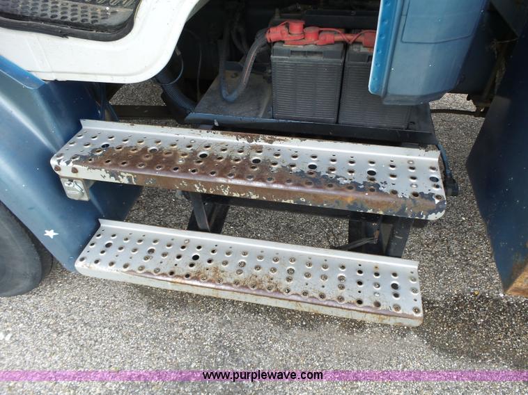 image for item L6286 1999 Freightliner FL60 bucket truck